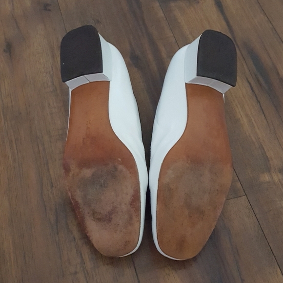 Vintage - Ruben Cassin White & Black Bow Loafers - Picture 6 of 7